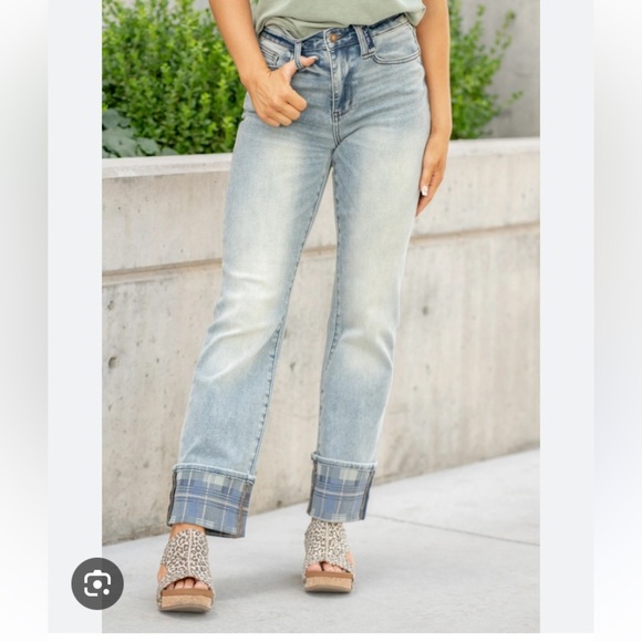 NWT JUDY BLUE HIGH RISE VINTAGE STRAIGHT LEG PLAID FLANNEL CUFF IN MEDIUM BLUE - Picture 2 of 10